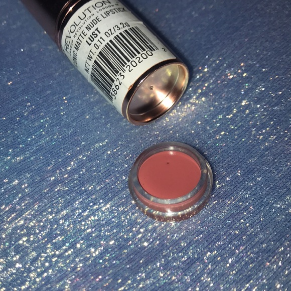6/$15 Makeup Revolution Iconic Matte Nude Lipstick in Lust - Picture 5 of 5
